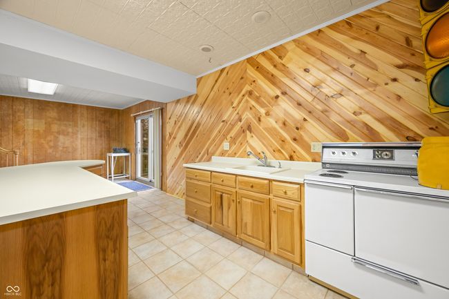 Kitchenette in the basement | Image 118
