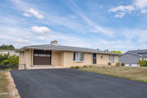 1212 Adams Ave, Altoona, PA, 16602-6016 | Card Image