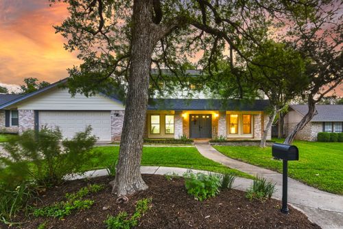 1306 Oakridge Dr, Round Rock, TX, 78681-6220 | Card Image