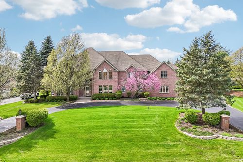 25246 N Abbey Glenn Dr, Hawthorn Woods, IL, 60047-7355 | Card Image
