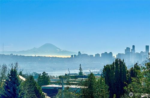 b-4416 Francis Ave N, Seattle, WA, 98103-7120 | Card Image