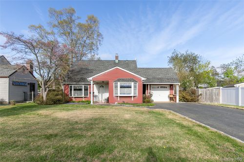 5 Crabtree Lane, Hempstead, NY, 11756 | Card Image