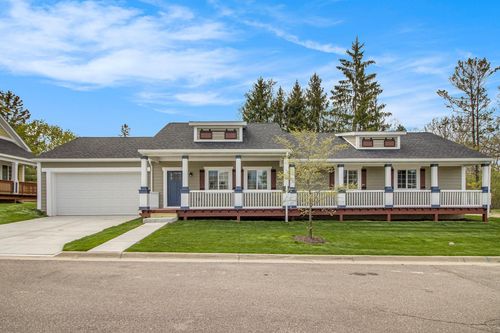 6 Maple Village Ct, Ann Arbor, MI, 48103-4976 | Card Image