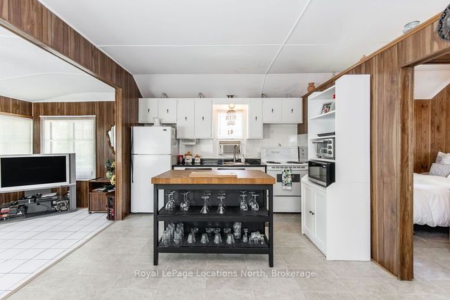 1981 Tiny Beaches Rd N, House other with 3 bedrooms, 1 bathrooms and 2 parking in Tiny ON | Image 11