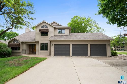 4704 S Pasque Cir, Sioux Falls, SD, 57105-7067 | Card Image