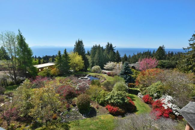 375 Vernon Place, House other with 5 bedrooms, 4 bathrooms and 5 parking in Gibsons BC | Image 14