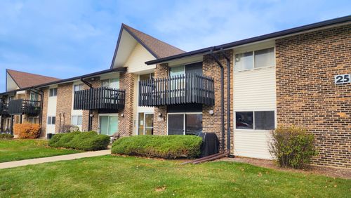 apt-201-25A Kingery Quarter, Willowbrook, IL, 60527-6515 | Card Image