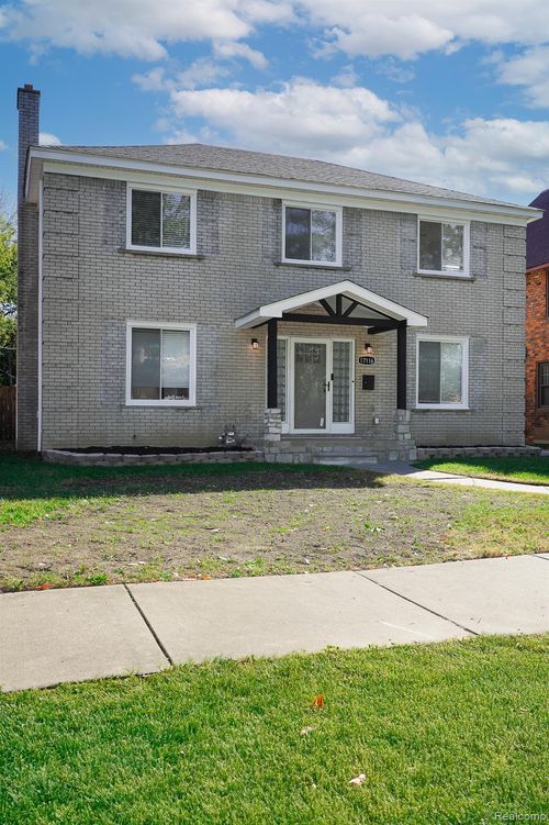 17116 Wildemere St, Detroit, MI, 48221-2721 | Card Image
