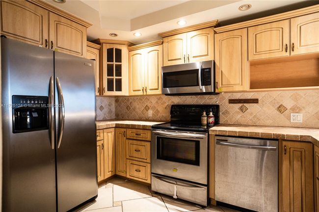 APT-1102 - 3375 N Country Club Dr, Condo with 2 bedrooms, 2 bathrooms and null parking in Aventura FL | Image 9