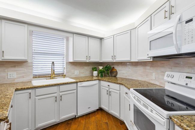 APT-205 - 19800 Sandpointe Bay Dr, Condo with 2 bedrooms, 3 bathrooms and null parking in Tequesta FL | Image 17