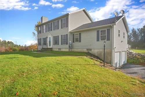 8835 Center Rd, Holland, NY, 14080-9687 | Card Image