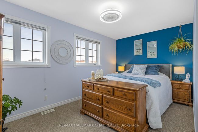 17 Michael Cres, House attached with 3 bedrooms, 2 bathrooms and 2 parking in Barrie ON | Image 15