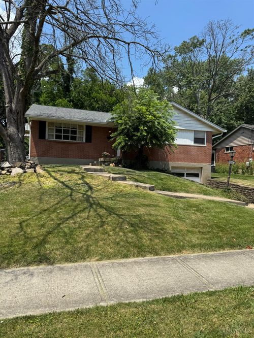 1483 Blueorchard Dr, Anderson Twp, OH, 45230-2321 | Card Image