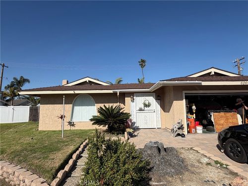 6261 Balmoral Dr, Huntington Beach, CA, 92647-6555 | Card Image