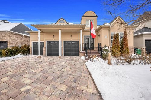 9 Louvre Cir, Brampton, ON, L6P1W2 | Card Image