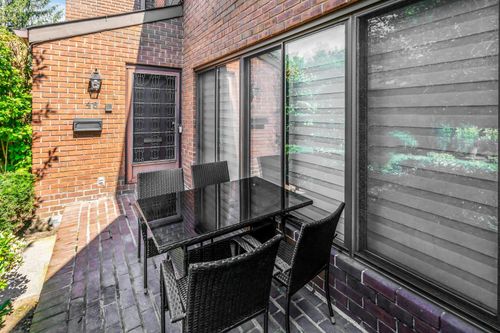 48 Chestnut Hl, Roslyn, NY, 11576-2824 | Card Image