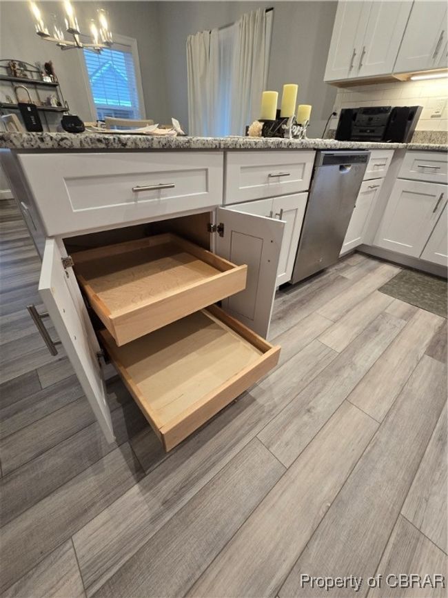 Pull out drawers with soft close | Image 25