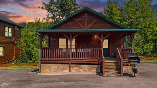 832 Great Smoky Way, Gatlinburg, TN, 37738 | Card Image