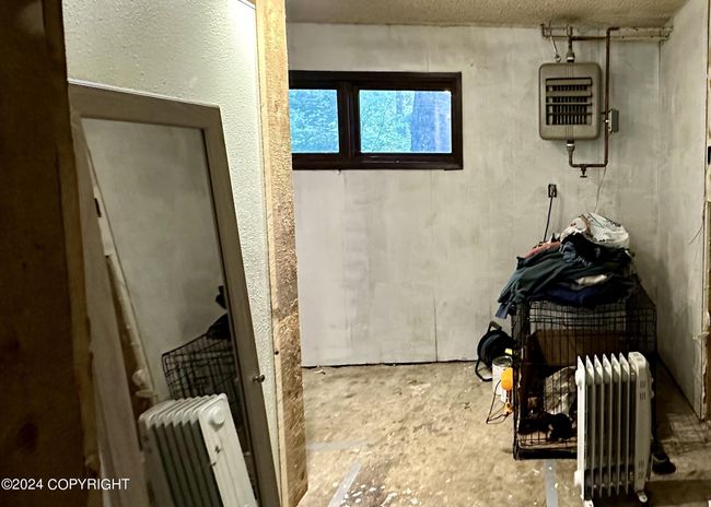 Unfinished bath/closet | Image 23