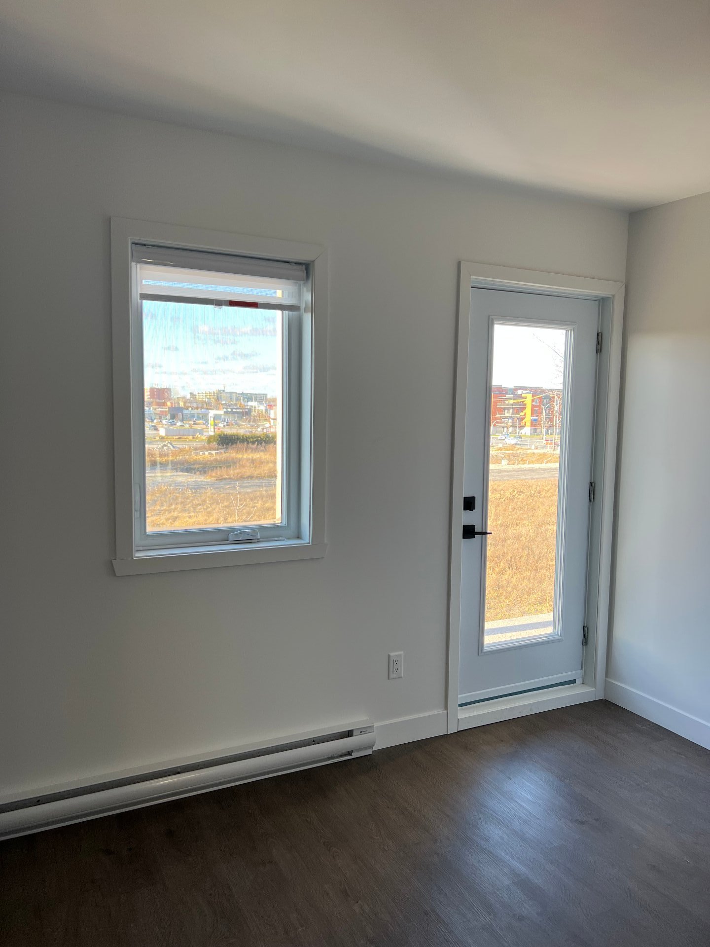 Residential Lease in Longueuil (Saint-Hubert) 2