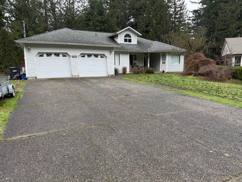 63645 Walnut Dr, Hope, BC, V0X1L2 | Card Image