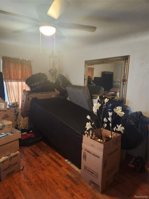 5709 Dupont St, Flint, MI, 48505-2686 | Card Image