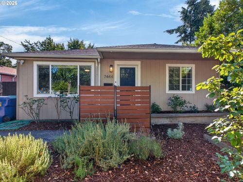 7444 Se 84th Ave, Portland, OR, 97266-5841 | Card Image