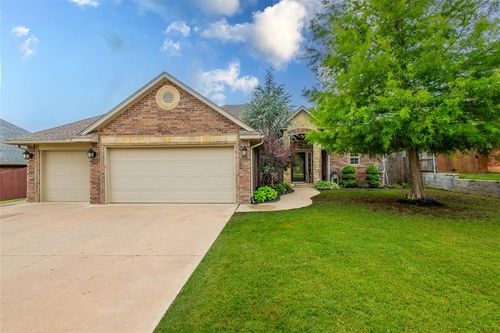 10904 Blue Sky Dr, Midwest City, OK, 73130-2122 | Card Image