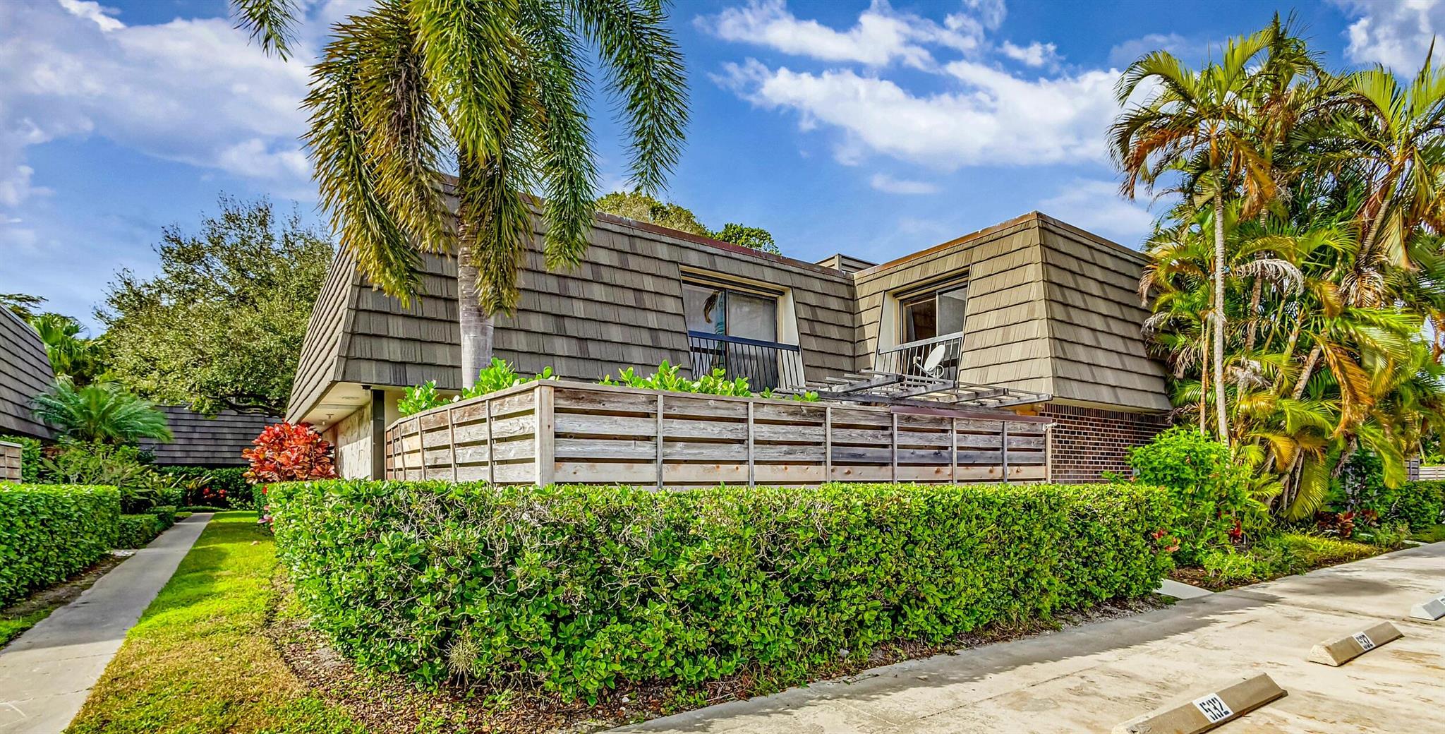5th Ter, Palm Beach Gardens, FL 33418