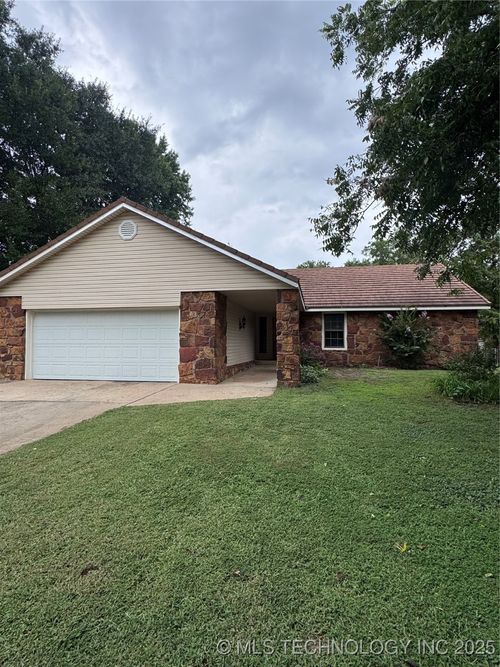 2710 E Louisville St, Broken Arrow, OK, 74014-2819 | Card Image