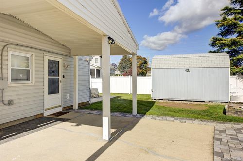 4 Carmans Ct, Farmingdale, NY, 11735-3832 | Card Image