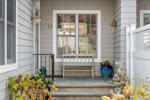 19 Club Ct, Pleasantville, NY, 10570-2351 | Card Image