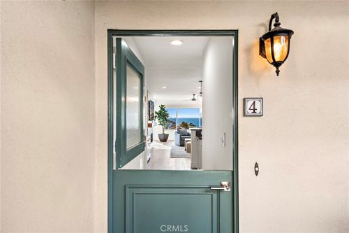 apt-4-240 Moss St, Laguna Beach, CA, 92651-3683 | Card Image