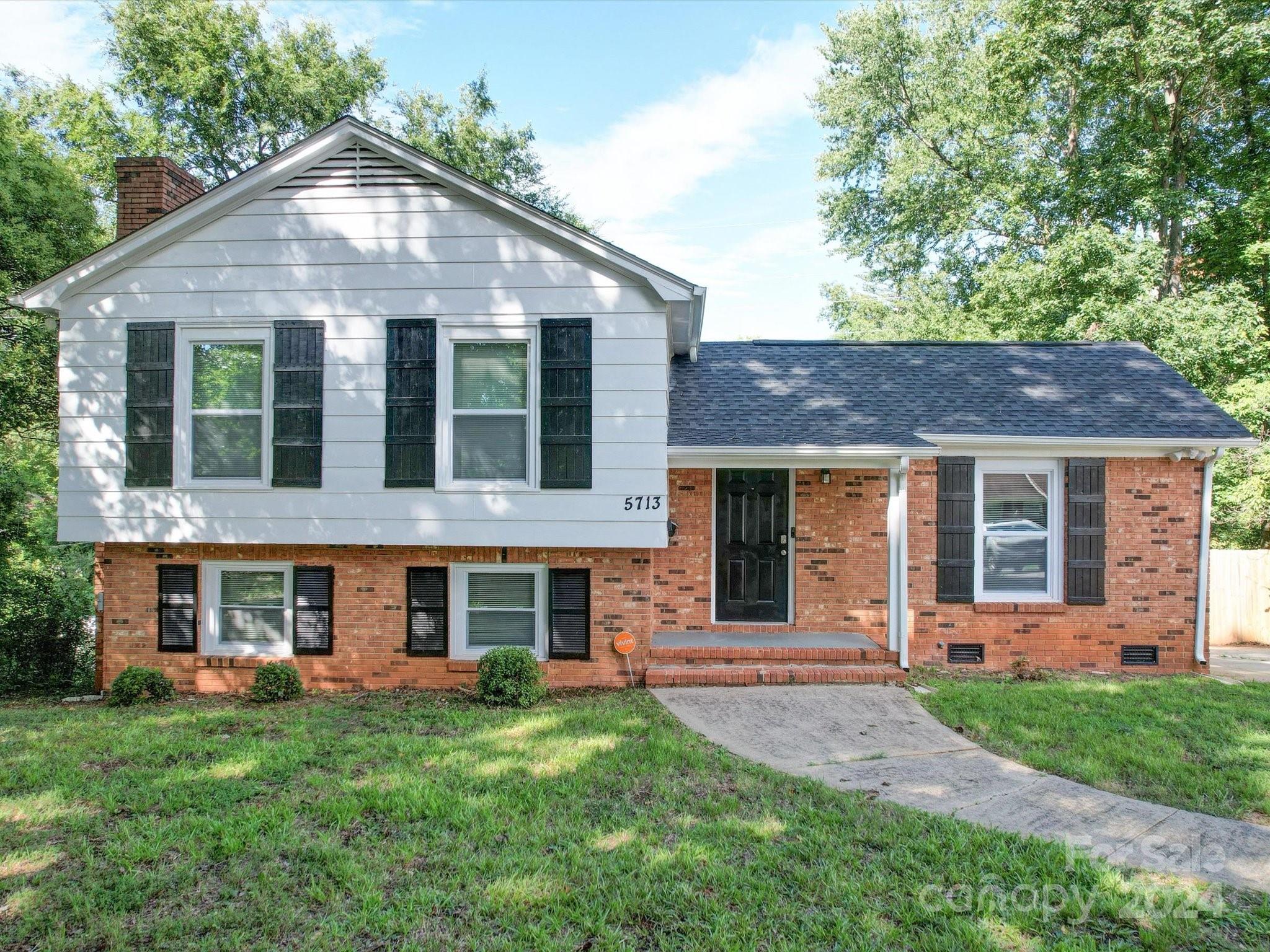 Barrington Dr, Charlotte, NC 28215