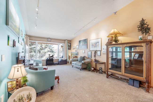 19 Sunrise Way, Home with 3 bedrooms, 3 bathrooms and 4 parking in Priddis Greens AB | Image 17