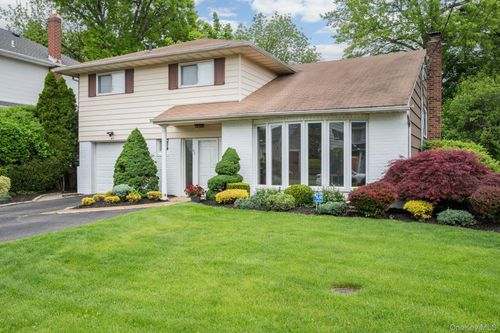 45 Sherrard St, Roslyn Heights, NY, 11577-1712 | Card Image
