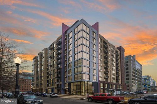 803-37 L St Se, WASHINGTON, DC, 20003-5018 | Card Image