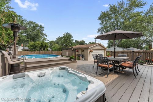 31540 Hennepin St, Garden City, MI, 48135-1478 | Card Image