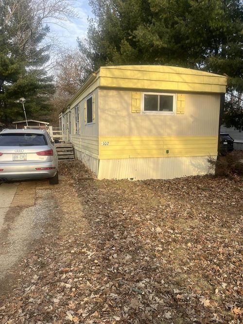 f102-N2639 County Road Z, Dousman, WI, 53118-9481 | Card Image