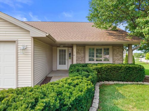 8407 S Cortland Drive, Oak Creek, WI, 53154 | Card Image