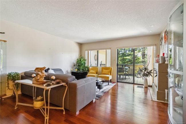 1 - 981 Fir Tree Glen, Townhouse with 2 bedrooms, 3 bathrooms and null parking in Saanich BC | Image 12