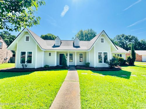 124 Westlake Dr, Brandon, MS, 39047-9020 | Card Image