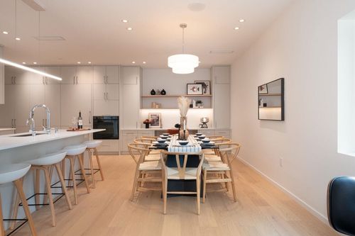126 E 17th Ave, Vancouver, BC, V5V1A4 | Card Image
