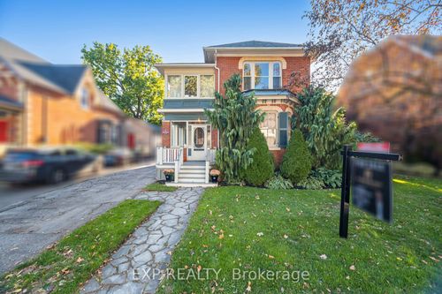 51 Chapel St, Brampton, ON, L6W2H5 | Card Image
