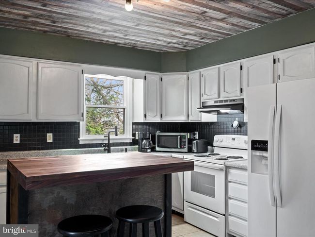 161 Apache Trl, House other with 3 bedrooms, 3 bathrooms and null parking in Chester Gap VA | Image 5