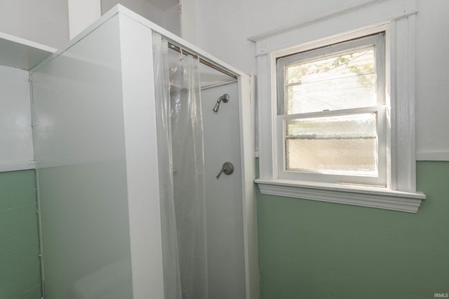 301 W Jackson Blvd, Home with 6 bedrooms, 3 bathrooms and null parking in Elkhart IN | Image 25