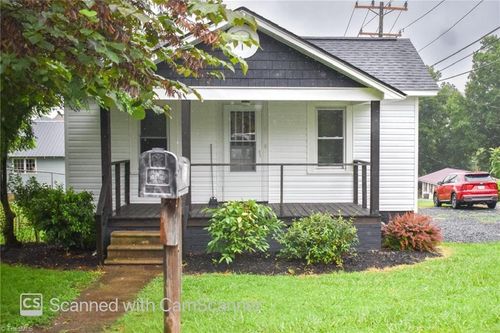 813 Watson St, Reidsville, NC, 27320-5146 | Card Image