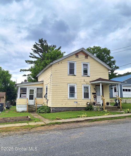 20 Adams St, Whitehall, NY, 12887-1402 | Card Image