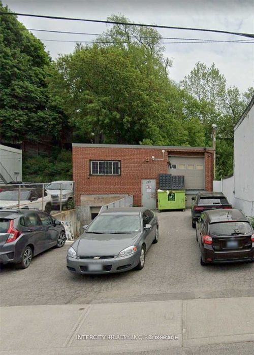 125 Blake St, Toronto, ON, M4J3E2 | Card Image