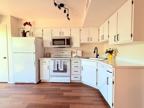 2166 N 1st Ave, Tucson, AZ, 85719-2901 | Card Image